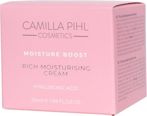 Rosa boks med Camilla Pihl Cosmetics logo, Moisture Boost Rich Moisturising Cream og Hyaluronic Acid skrevet på forsiden.