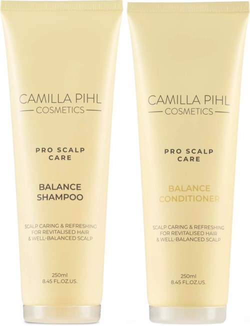 To beige rør med Camilla Pihl Cosmetics Pro Scalp Care, en merket Balance Shampoo og den andre Balance Conditioner.