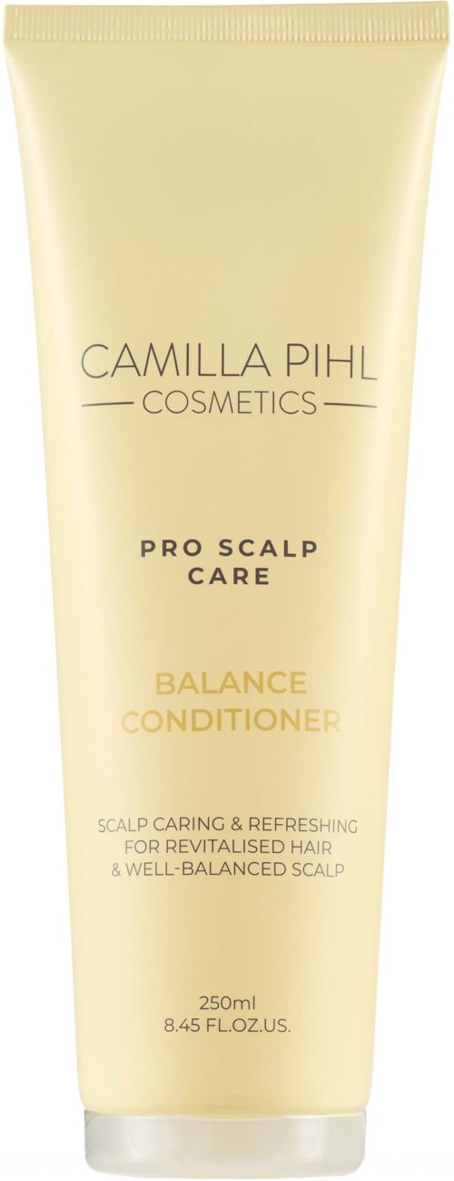 En lys gul tube med Camilla Pihl Cosmetics Pro Scalp Care Balance Conditioner med produktoppskrift på forsiden.