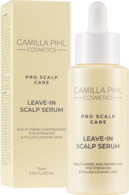 En sprayflaske og eske med Camilla Pihl Pro Scalp Care Leave-In Scalp Serum for sterkere, fyldigere hår.