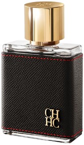 Een parfumfles met een gouden dop en een zwart getextureerd label, met de letters "CH" en "HC".
