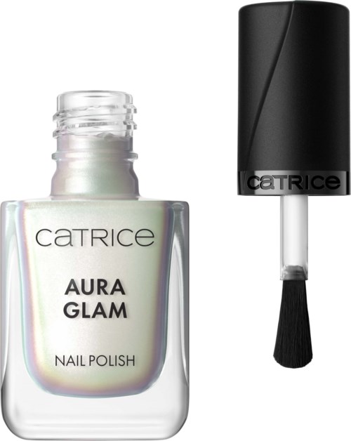 Een nagellakfles met 'Aura Glam' op het label, met een zwarte applicator naast.