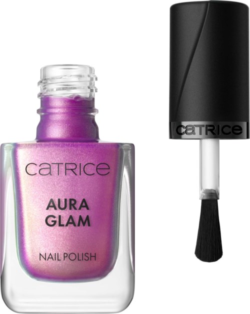Paars nagellak met een zwart-wit kwastje, gelabeld "Aura Glam" door Catrice.