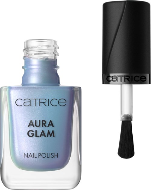 Een Catrice Aura Glam nagellakfles met zwarte kwastdop, iriserend blauwe kleur.