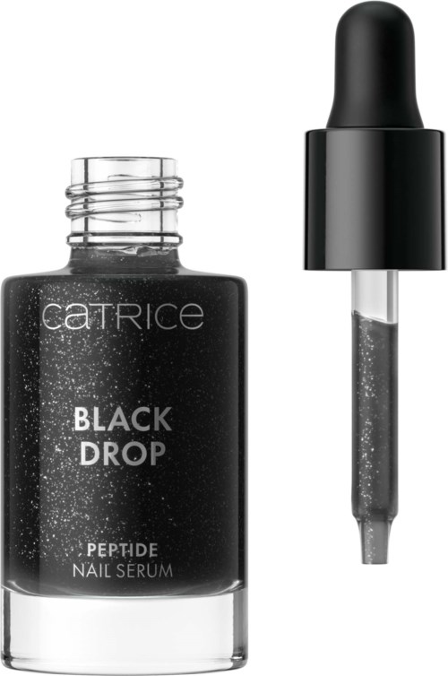 Een zwarte nagellakserumfles met pipetdop en heldere vloeistof binnenin. Het label zegt "Catrice Black Drop Peptide Nail Serum."