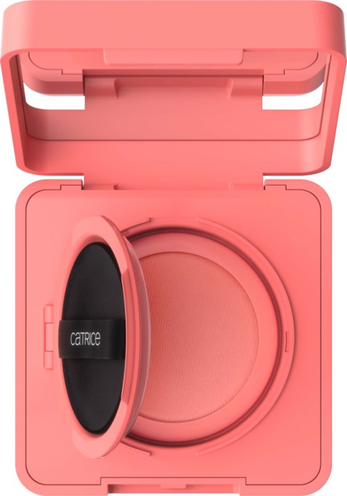 Rosa kompakt med innebygd speil og blush. Catrice-logo er synlig på speildekselet.