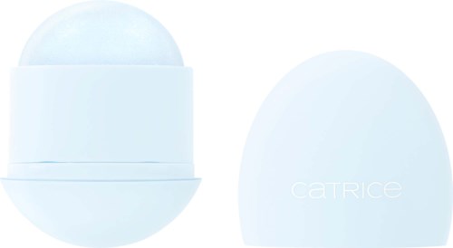 Een ronde, lichtblauwe container met een deksel en de tekst 'CATRICE'.