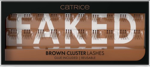 Catrice-logo og tekst på makeup-emballasjen for brune klyngeøyevipper med lim inkludert.
