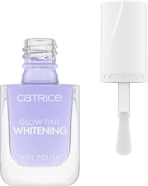 En flaske med Catrice neglelakk med hvit hette og børste til påføring; etiketten sier "Glow Tint Whitening."