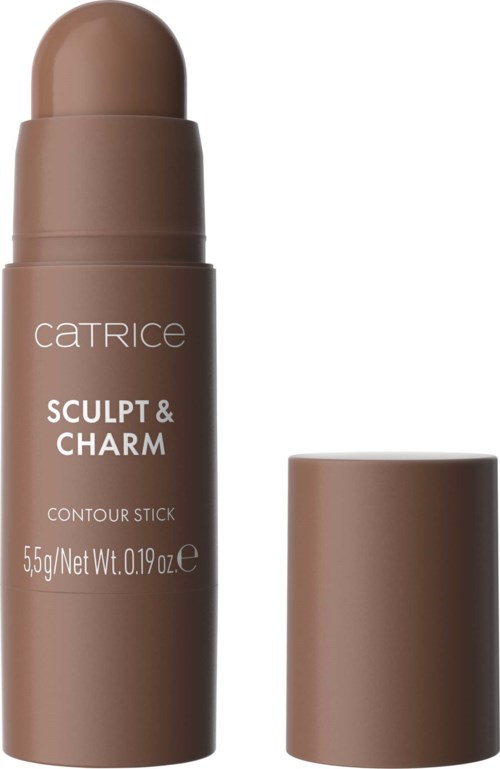 Ein brauner Konturstift ohne Deckel, beschriftet "Catrice Sculpt & Charm."