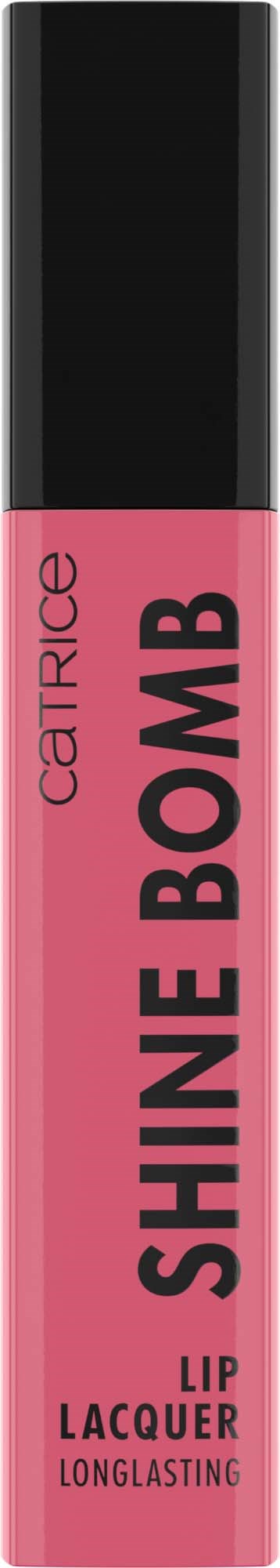 Een roze lipgloss buis met zwarte dop, gelabeld 'Shine Bomb' en 'Lip Lacquer Longlasting' door Catrice.
