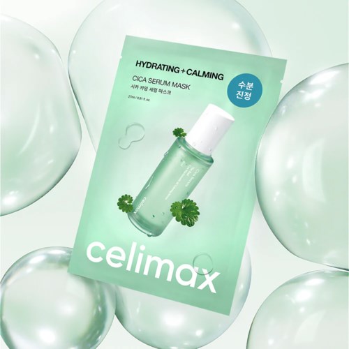 Hautpflegeblattmaske in grüner Verpackung mit der Aufschrift Hydrating + Calming und Cica Serum Mask, umgeben von glänzenden weißen und grünen Luftballons.