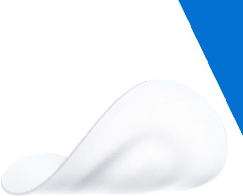 Een witte, vloeiende vorm op een witte achtergrond met een blauwe sectie rechtsboven.