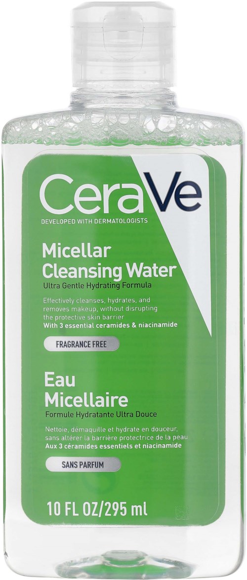 Een heldere flesje CeraVe Micellar Cleansing Water, 295 ml, met een groen-witte label, vermeldt dat het geurvrij is.