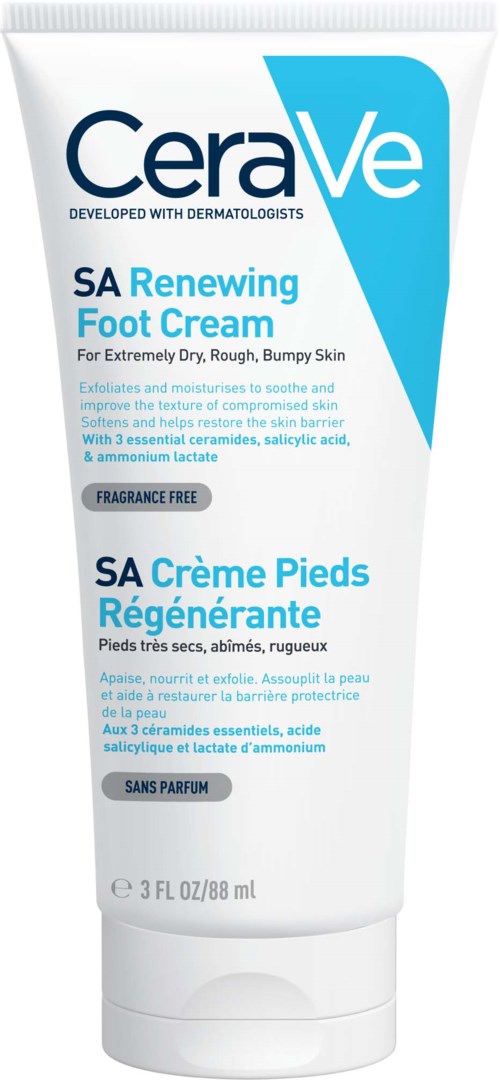 En vit tub med CeraVe SA Renewing Foot Cream med blå och svart text, och påstår sig hjälpa torr och grov hud.