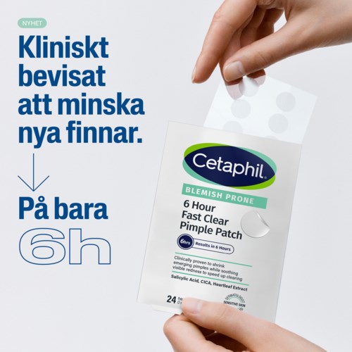 Eine Hand hält eine Cetaphil-Anti-Pickel-Pflasterbox mit Text zur Akne-Reduktion in 6 Stunden.