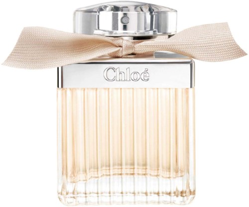 Chloé parfumfles met strik op de top, glazen ontwerp en crèmekleurige vloeistof binnenin.