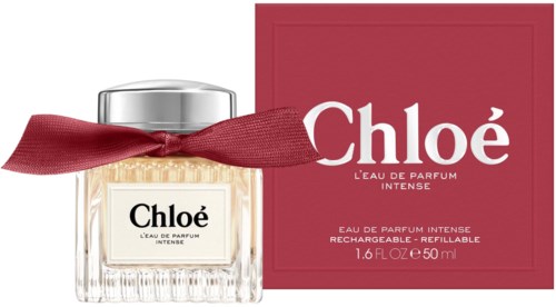 Chloé Parfümflasche mit Schleife, neben einer roten Box mit Logo und Produktdetails.