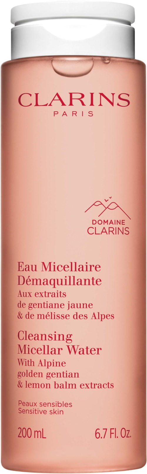 Eine rosa zylindrische Flasche mit weißem Deckel, enthält Clarins Hautpflegemittel, beschriftet als reinigendes Mizellenwasser für empfindliche Haut.