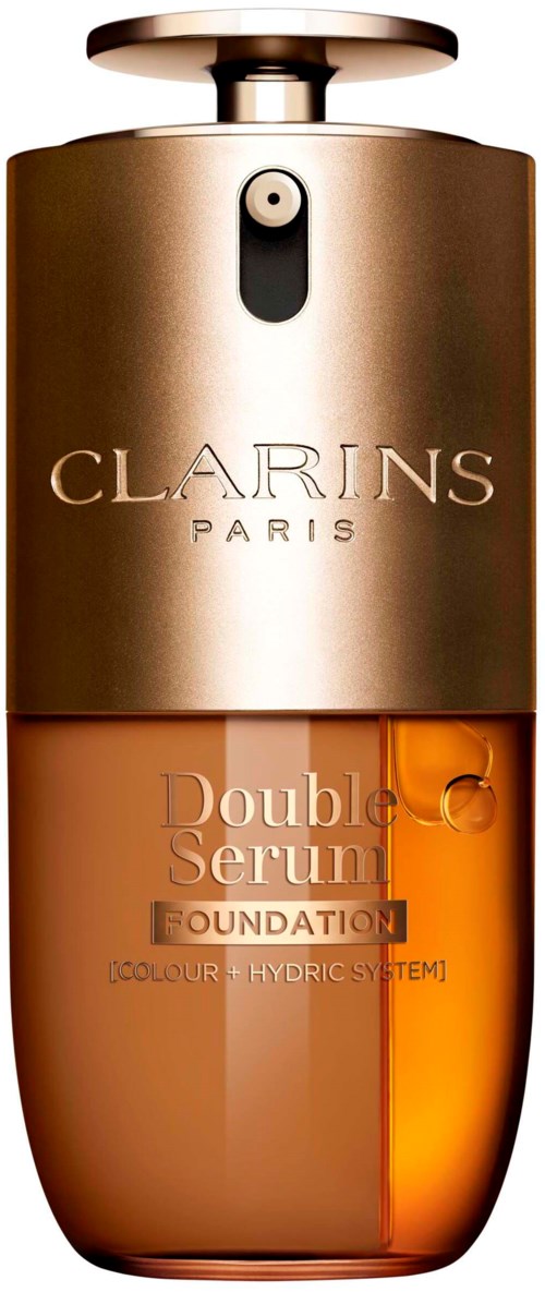 En kosmetikkflaske med gull og oransje farger, merket Clarins Paris Double Serum Foundation.