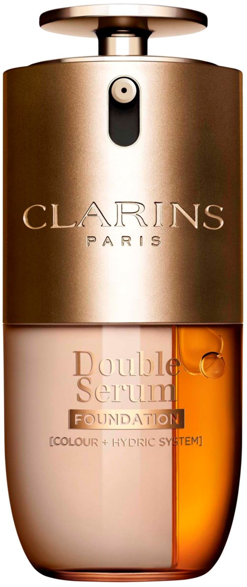 En kosmetikkflaske med gull- og ravfarger, merket 'Clarins Paris Double Serum Foundation', designet for hudpleie.