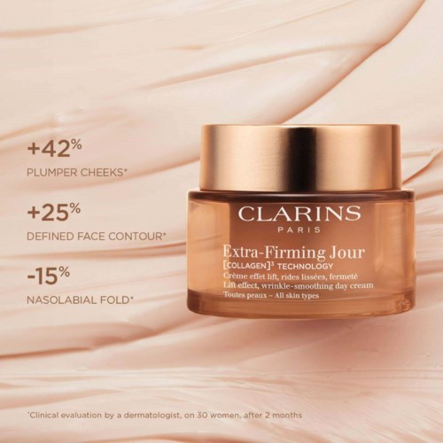 Clarins Extra-Firming Jour-rasia, jonka hyödyt poskissa, kasvonmuodossa ja nasolabialihyliä.