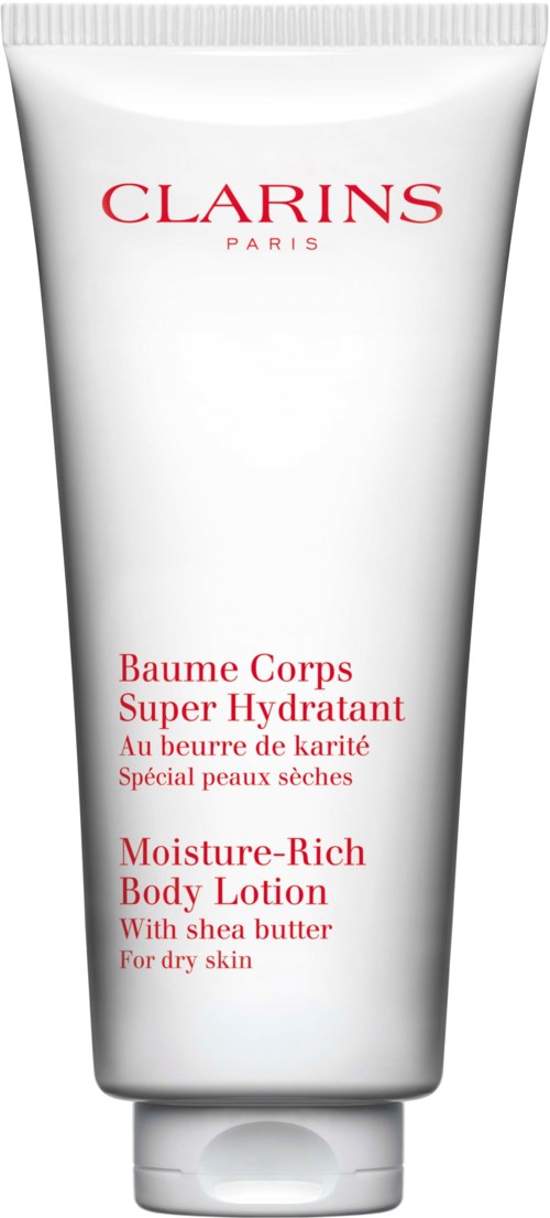 Een witte tube met rode tekst, gelabeld als lichaamslotion voor droge huid met sheaboter, van Clarins Paris.