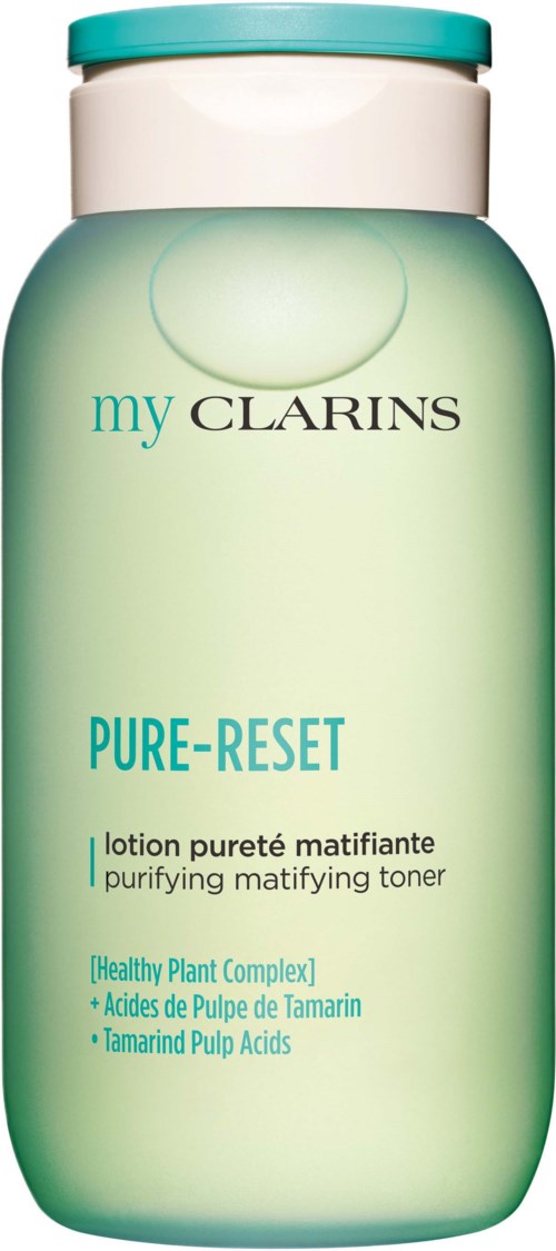 Vihreä pullo, jossa lukee 'my Clarins Pure-Reset', puhdistava kasvoveden, kasvipohjainen kompleksi ja tamarindipähkinä-oksidi.