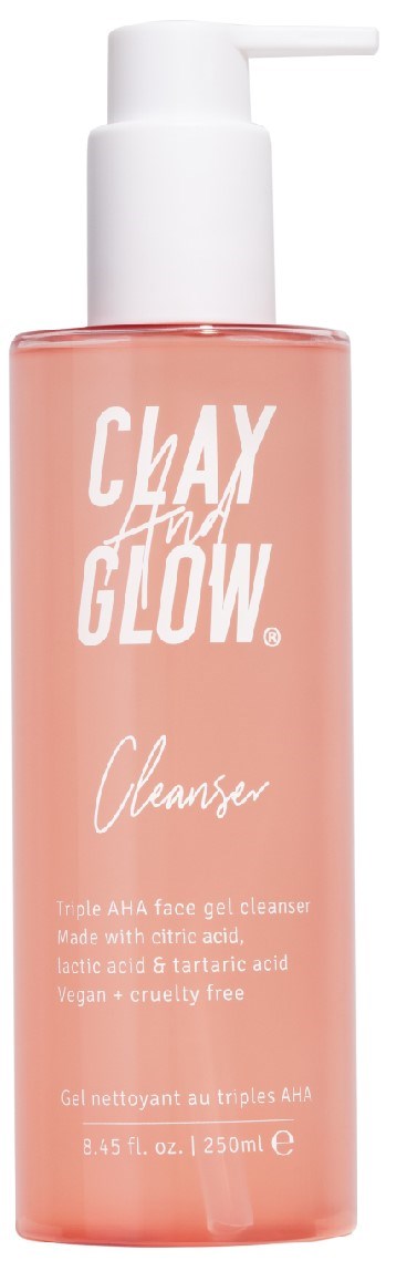 Różowa butelka do mycia twarzy z pompką, oznaczona 'Clay and Glow Cleanser', dla skóry skłonnej do trądziku.