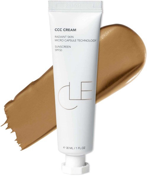 Een witte tube CC-cream met een bruine make-up erachter, gelabeld voor huid en zonbescherming, 30 ml.