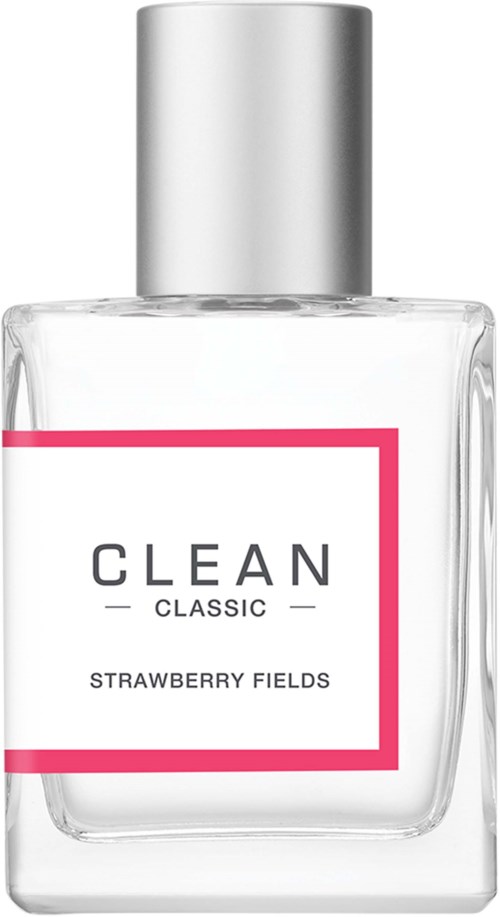 Een duidelijke glazen fles met een zilveren dop, met label "CLEAN CLASSIC STRAWBERRY FIELDS" met roze accenten.