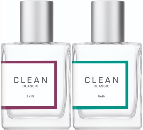 Twee parfumflessen met 'CLEAN CLASSIC', één voor huid en één voor regen, met zilveren doppen en doorzichtige flessen.