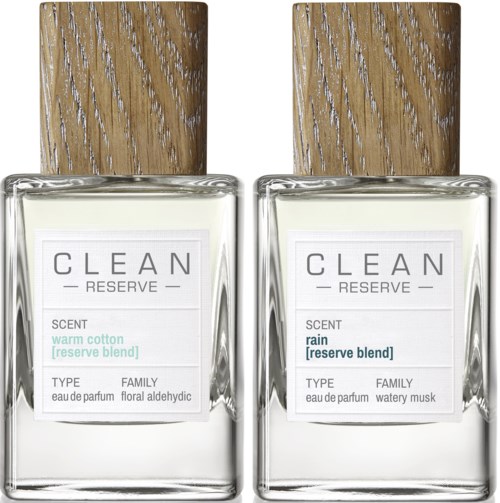 Twee parfumflesjes met houten doppen, gemerkt 'Clean Reserve' met regen en warme katoen geuren, bloemige aldehyde en watermusk typen.
