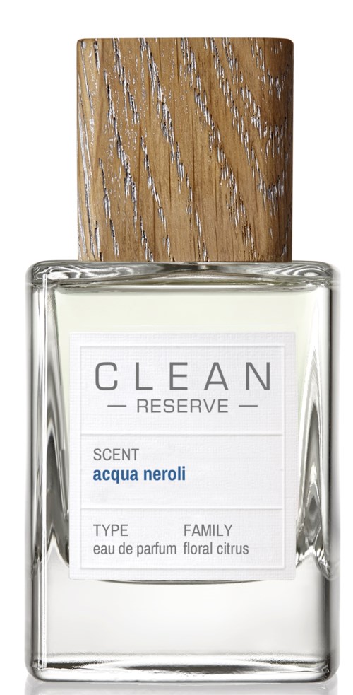 Een glazen parfumfles met houten dop en wit label, geur "acqua neroli" en bloemige citrus.