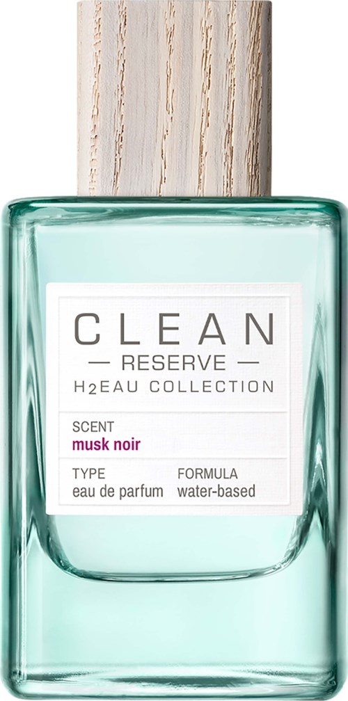 Een parfumfles met houten dop en wit label, bevat watergebaseerde geur genaamd Musk Noir.