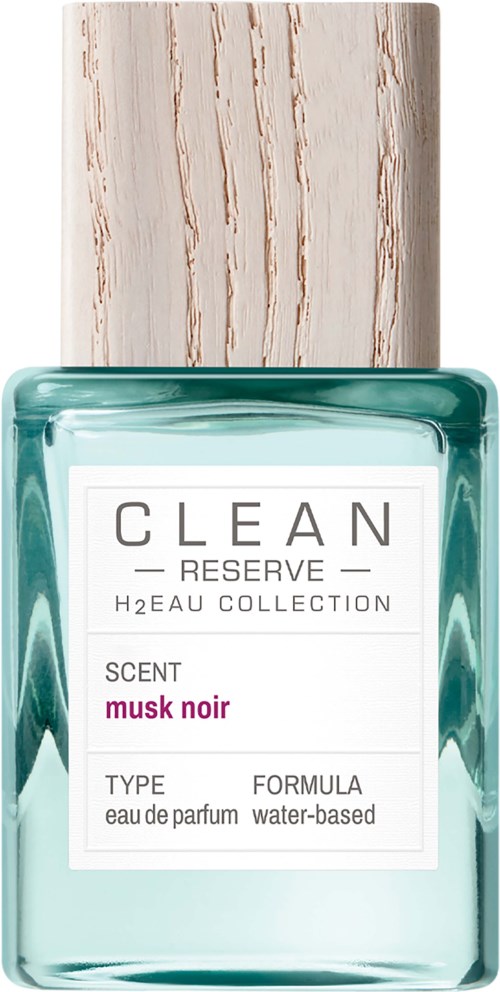 Een parfumfles met een label lezen 'CLEAN RESERVE Musk Noir,' een houten dop en lichtblauw glas.