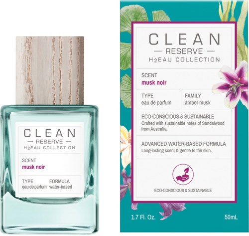 Een parfumfles met label 'CLEAN RESERVE H2 Eau Collection' en bloemendetails op de verpakking.