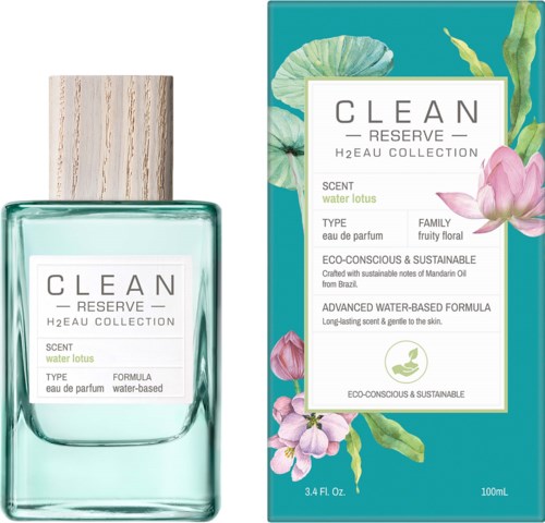 Een fles en doos van Clean Reserve water lotus parfum, met bloemen en groene bladeren op de verpakking.