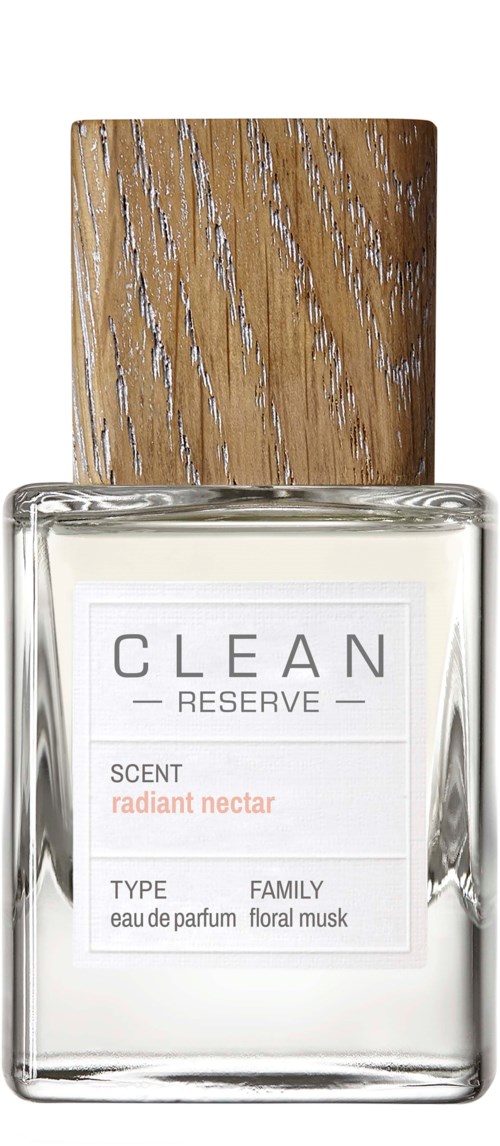 Geurtje in een fles met houten dop, gemerkt 'CLEAN RESERVE' en 'radiant nectar' geur, bloemachtig en muskachtig.