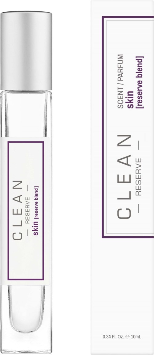Een klein heldere glazen parfumflesje met een witte dop en label dat zegt "CLEAN skin reserve blend."