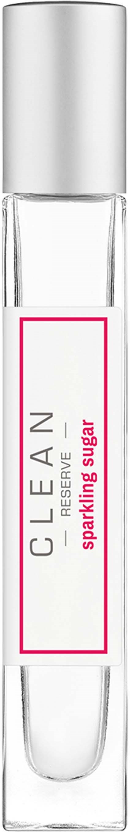 Ein transparenter Lipgloss-Stift mit weißer Flüssigkeit und rosa Text, das "SPARKLING SUGAR" und "CLEAN" liest.