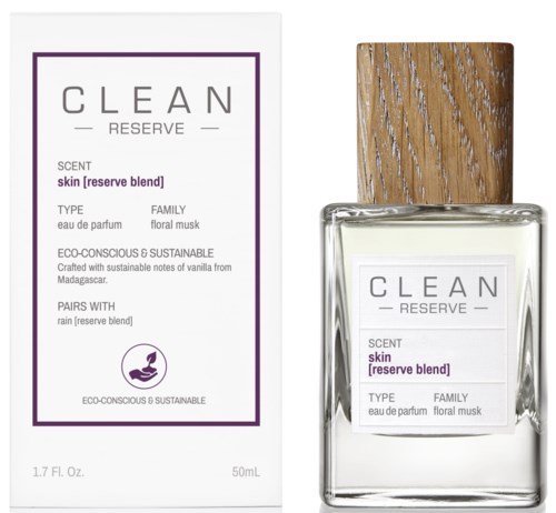 Een parfumfles en doos met label Clean Reserve, geur: huid, type: eau de parfum, familie: bloemig muskus, milieubewust.