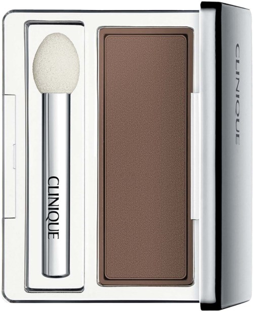 Een make-updoos met een spons en een grote bruine oogschaduw of blush in een witte doos.