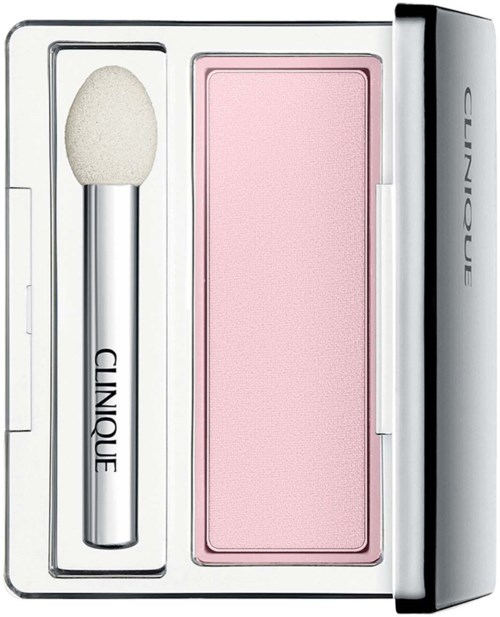 Een roze make-up blush en een sponsapplicator in een witte compactdoos met de merknaam "CLINIQUE."