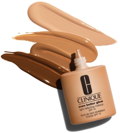 Clinique foundation i en flaska med tre drag av olika nyanser på vit bakgrund.