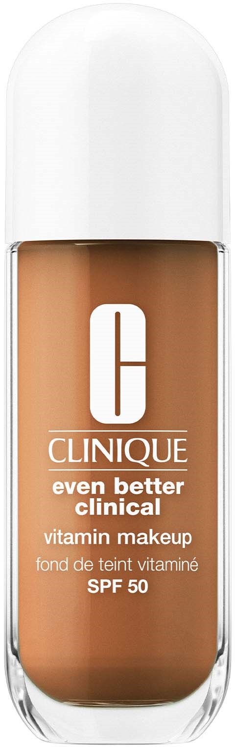 Ein Foundation-Flasche mit Clinique Even Better Clinical Vitamin Makeup SPF 50.