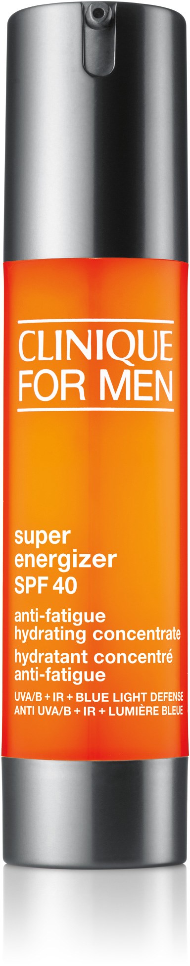 Een lange, cilindervormige oranje fles met zilveren dop, gelabeld 'Clinique for Men Super Energizer SPF 40', voor huidverzorging.