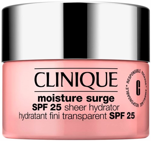 Lys rosa krukk med svart tekst som sier 'Clinique moisture surge SPF 25', med en sølvfarget lokk.