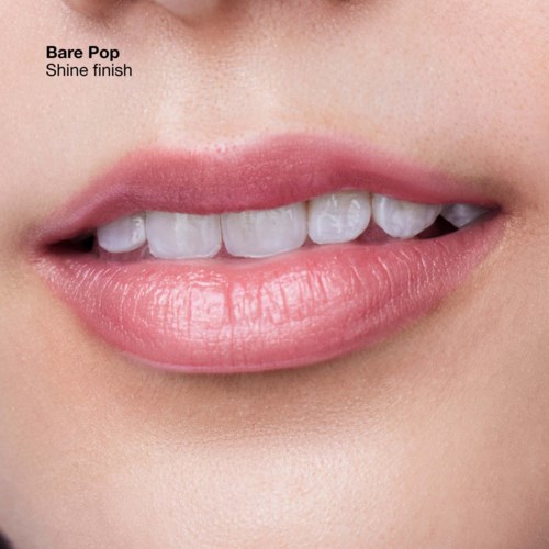 Nahaufnahme von Lippen und Zähnen mit einem Lächeln, glänzende weiße Zähne und rosa Lippen.