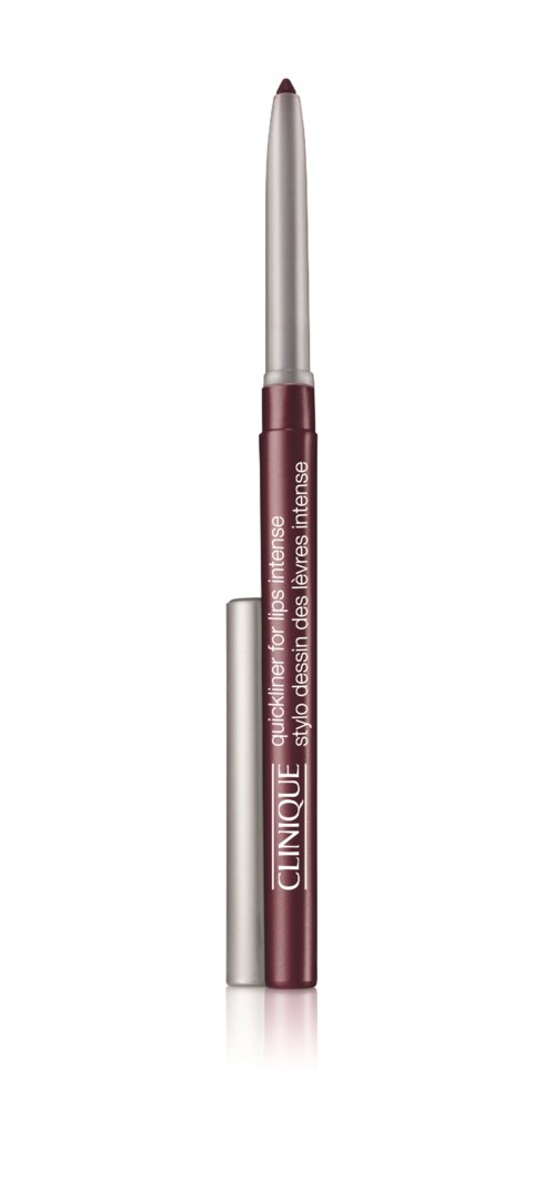 Ett läppstift med silverfästet och mörkrött handtag, märkt "Clinique."